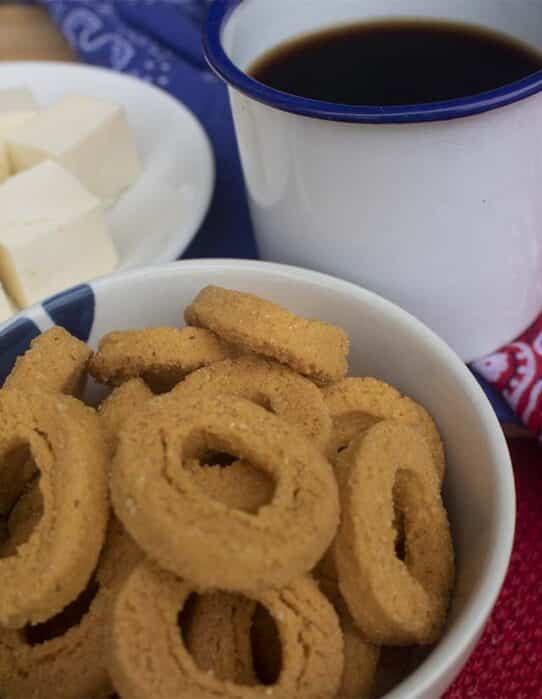 Rosquilla tradicional servida