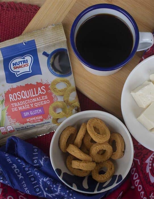 Rosquilla tradicional servida con café