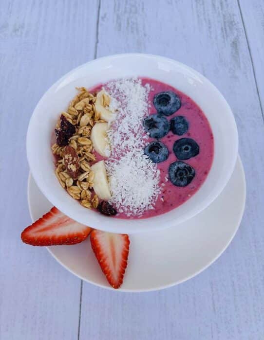 Smoothie Bowl con Granola arándanos y almendras sin azúcar agregado Nutrisnacks