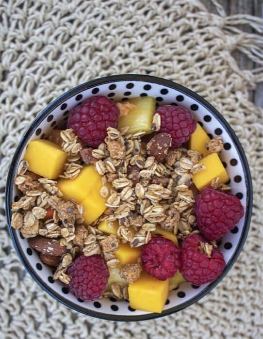 Bowl de frutas con granola manzana Nutrisnacks