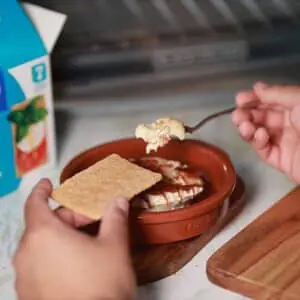Receta de Camembert con mermelada sobre Tostaditas Nutrisnacks
